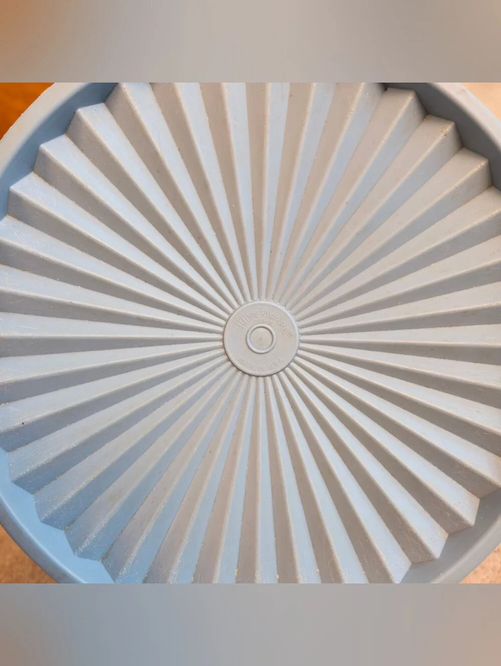 Tupperware Servalier canister 1339  